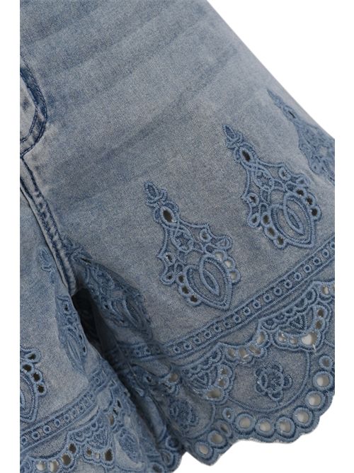 Bermuda in denim con ricamo AMOSA | A26SSPJ02U.V.